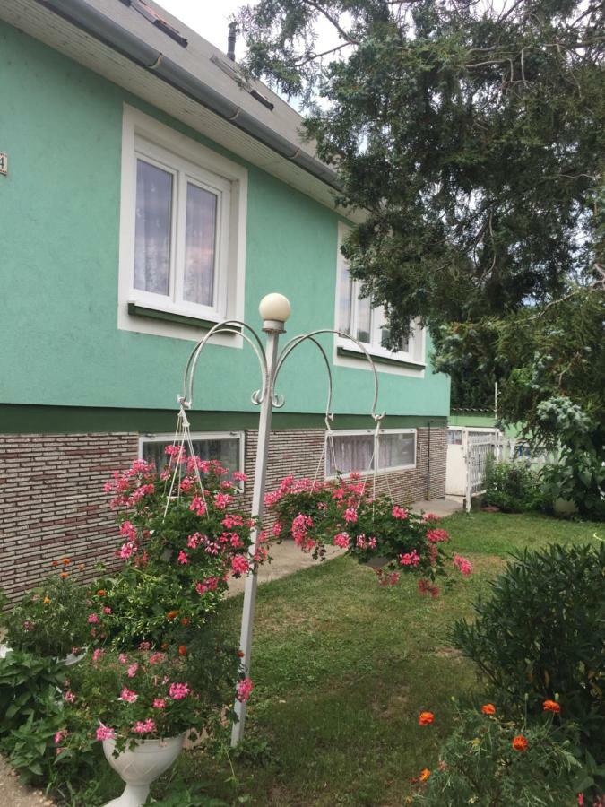 Rozsavoelgy Apartman Балатонлелле Экстерьер фото